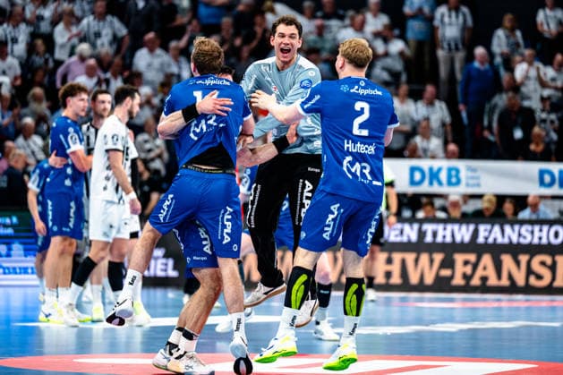 07.06.2026, xdobgx, Handball Daikin HBL, THW Kiel - TBV Lemgo Lippe v.l. Tim Suton (TBV Lemgo Lippe, 23), Bobby Schagen (TBV Lemgo Lippe, 14), Constantin Möstl (TBV Lemgo Lippe, 1), Lukas Hutecek (TBV Lemgo Lippe, 2) Jubel ueber den Sieg, Jubel nach Spielende Kiel