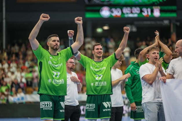 GER, Wetzlar, HSG Wetzlar vs SC Magdeburg, Daikin Handball-Bundesliga, Handball, HBL, Spielzeit 2025 2026, Buderus Arena Wetzlar, 34. Spieltag im Bild: Die HSG Wetzlar feiert den Klassenerhalt, Nicht Abstieg aus der Bundesliga, Freude, Jubel und Emotionen DFB DFL REGULATIONS PROHIBIT ANY USE OF PHOTOGRAPHS AS IMAGE SEQUENCES AND OR QUASI-VIDEO, 07.06.2026