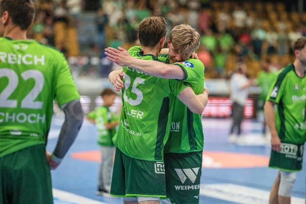 GER, Wetzlar, HSG Wetzlar vs SC Magdeburg, Daikin Handball-Bundesliga, Handball, HBL, Spielzeit 2025 2026, Buderus Arena Wetzlar, 34. Spieltag im Bild: Die HSG Wetzlar feiert den Klassenerhalt, Nicht Abstieg aus der Bundesliga, Freude, Jubel und Emotionen, Tristan Kirschner (HSG Wetzlar 5) DFB DFL REGULATIONS PROHIBIT ANY USE OF PHOTOGRAPHS AS IMAGE SEQUENCES AND OR QUASI-VIDEO, 07.06.2026