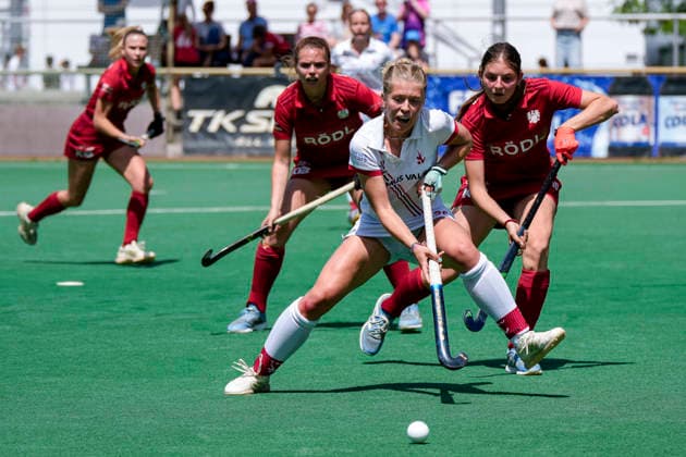v.li.: Lotte Nafzger (TSVMH, 26), Clara Kaiser (NHTC, 10), Zweikampf, Spielszene, Duell, duel, tackle, tackling, Dynamik, Action, Aktion, 07.06.2026, Mannheim (Deutschland), Hockey, 2. Bundesliga, Gruppe Süd, Damen, TSV Mannheim - Nürnberger HTC