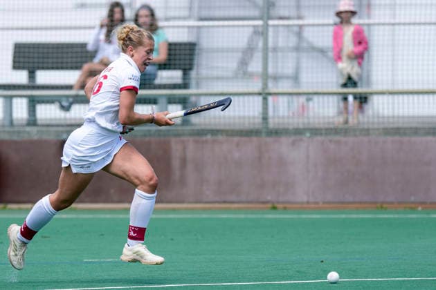 Lotte Nafzger (TSVMH, 26), am Ball, Freisteller, Ganzkörper, Einzelbild, Einzelfoto, Aktion, Action, 07.06.2026, Mannheim (Deutschland), Hockey, 2. Bundesliga, Gruppe Süd, Damen, TSV Mannheim - Nürnberger HTC