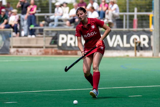 Clara Kaiser (NHTC, 10), am Ball, Freisteller, Ganzkörper, Einzelbild, Einzelfoto, Aktion, Action, 07.06.2026, Mannheim (Deutschland), Hockey, 2. Bundesliga, Gruppe Süd, Damen, TSV Mannheim - Nürnberger HTC