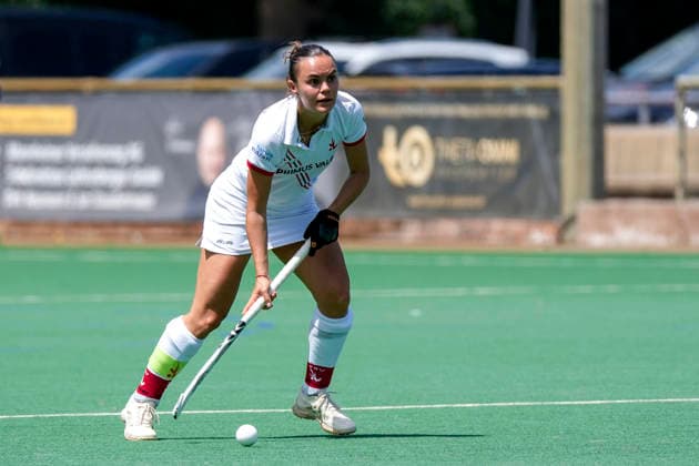 Kira Elena Schanzenbecher (TSVMH, 41, Kapitänin), am Ball, Freisteller, Ganzkörper, Einzelbild, Einzelfoto, Aktion, Action, 07.06.2026, Mannheim (Deutschland), Hockey, 2. Bundesliga, Gruppe Süd, Damen, TSV Mannheim - Nürnberger HTC