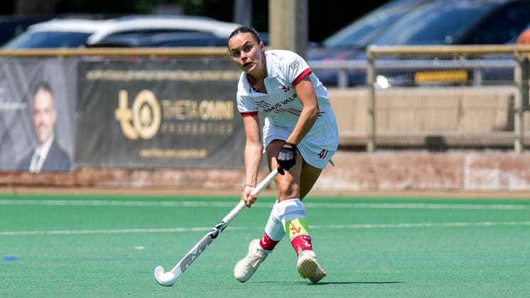 Kira Elena Schanzenbecher (TSVMH, 41, Kapitänin), am Ball, Freisteller, Ganzkörper, Einzelbild, Einzelfoto, Aktion, Action, 07.06.2026, Mannheim (Deutschland), Hockey, 2. Bundesliga, Gruppe Süd, Damen, TSV Mannheim - Nürnberger HTC