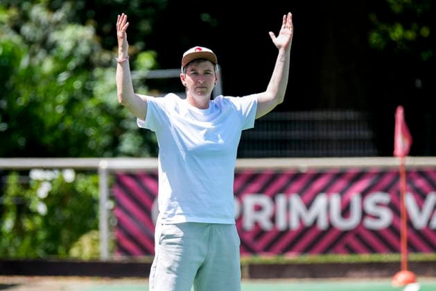 Julia Felßner (Felssner, Trainerin, Cheftrainerin, NHTC), gibt Anweisungen, gestikuliert, mit den Armen gestikulieren, Einzelbild, Einzelfoto, Aktion, Action, 07.06.2026, Mannheim (Deutschland), Hockey, 2. Bundesliga, Gruppe Süd, Damen, TSV Mannheim - Nürnberger HTC