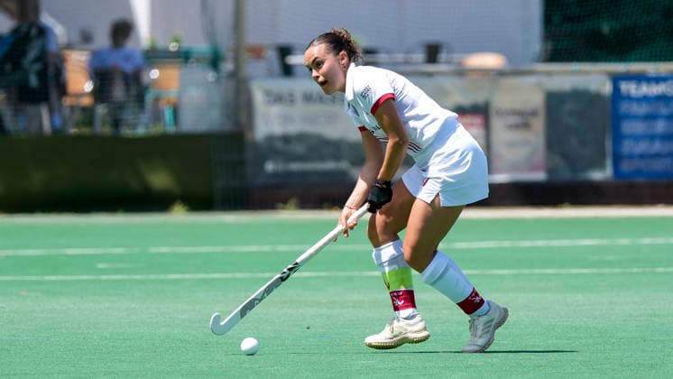 Kira Elena Schanzenbecher (TSVMH, 41, Kapitänin), am Ball, Freisteller, Ganzkörper, Einzelbild, Einzelfoto, Aktion, Action, 07.06.2026, Mannheim (Deutschland), Hockey, 2. Bundesliga, Gruppe Süd, Damen, TSV Mannheim - Nürnberger HTC