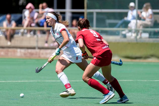 v.li.: Johanna Mühl (TSVMH, 8), Amrei Zaha (NHTC, 9), Zweikampf, Spielszene, Duell, duel, tackle, tackling, Dynamik, Action, Aktion, 07.06.2026, Mannheim (Deutschland), Hockey, 2. Bundesliga, Gruppe Süd, Damen, TSV Mannheim - Nürnberger HTC
