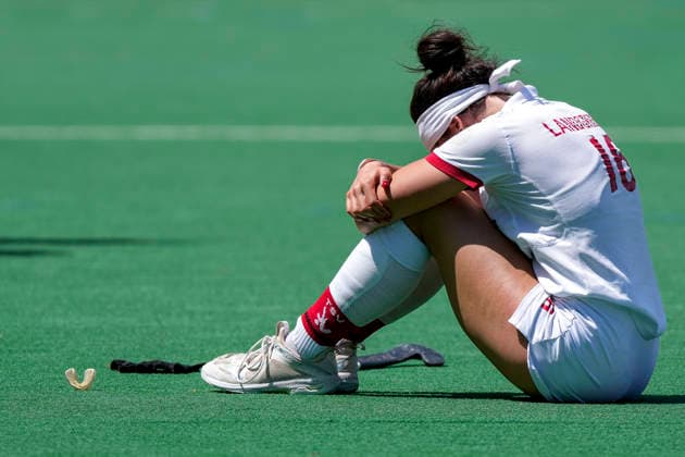 Antonia Landgrebe (TSVMH, 16), Spielerin, Spielerinnen vom TSV Mannheim Hockey, enttäuscht über die Niederlage, Enttäuschung nach dem Schlusspfiff, Highlight, Verlierer, verloren, Frustration, disappointed, pessimistisch, 07.06.2026, Mannheim (Deutschland), Hockey, 2. Bundesliga, Gruppe Süd, Damen, TSV Mannheim - Nürnberger HTC