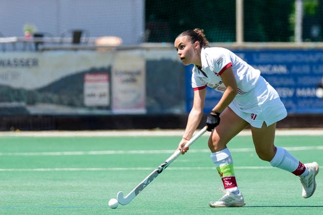 Kira Elena Schanzenbecher (TSVMH, 41, Kapitänin), am Ball, Freisteller, Ganzkörper, Einzelbild, Einzelfoto, Aktion, Action, 07.06.2026, Mannheim (Deutschland), Hockey, 2. Bundesliga, Gruppe Süd, Damen, TSV Mannheim - Nürnberger HTC