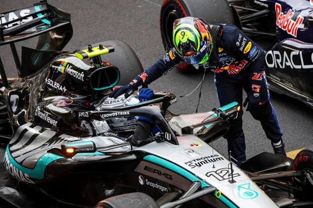 F1 - MONACO GRAND PRIX 2026 HADJAR Isack (fra), Red Bull Racing Ford RB22, portrait congratulates KIMI ANTONELLI Andrea (ita), Mercedes AMG F1 Team W16, portrait victory during the Formula 1 Grand Prix de Canada 2026, 6th round of the 2026 Formula One World Championship, WM, Weltmeisterschaft from June 5 to 7, 2026 on the Circuit de Monaco, in Monte-Carlo, Monaco - Monte-CarloMonaco Copyright: xXavixBonillax