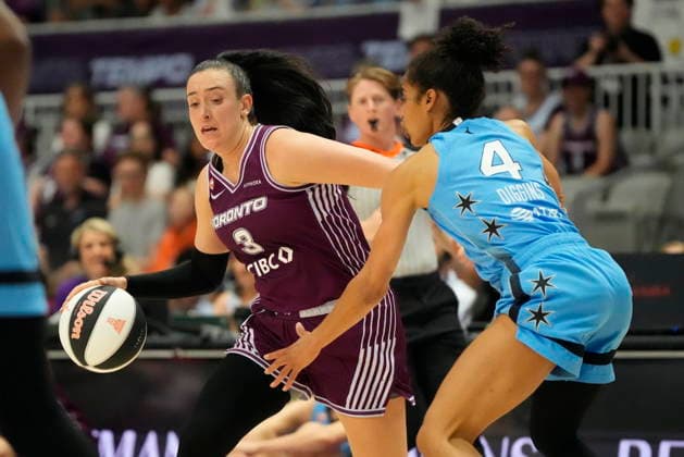 June 7, 2026, Toronto, On, CANADA: Toronto Tempo guard Marina Mabrey (3) moves the up court as Chicago Sky guard Skylar Diggins (4) defends during first half WNBA, Basketball Damen, USA action in Toronto, Sunday, June 7, 2026. Canada News - June 7, 2026 - ZUMAc35_ 20260607_zaf_c35_016 Copyright: xFrankxGunnx