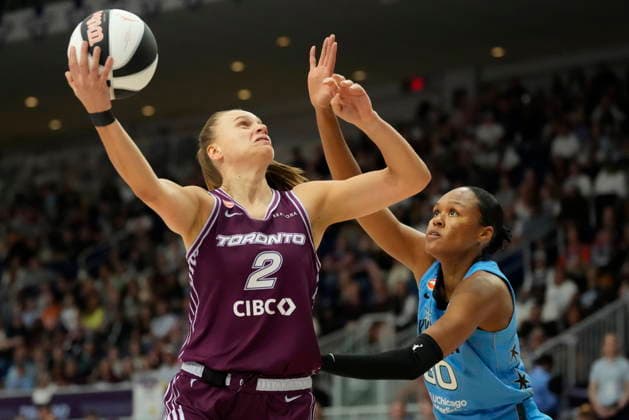 June 7, 2026, Toronto, On, CANADA: Toronto Tempo s Laura Juskaite take a shot over Chicago Sky s Azura Stevens (30) during first half WNBA, Basketball Damen, USA action in Toronto, Sunday, June 7, 2026. Canada News - June 7, 2026 - ZUMAc35_ 20260607_zaf_c35_013 Copyright: xFrankxGunnx