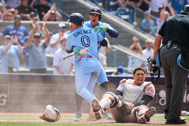 June 7, 2026, Toronto, On, Canada: Toronto Blue Jays Andro s Gimo nez (0) celebrates with George Springer (4) after scoring on a single by Nathan Lukes, not shown, against the Baltimore Orioles during sixth inning MLB, Baseball Herren, USA baseball action in Toronto, on Sunday, June 7, 2026. Canada News - June 7, 2026 - ZUMAc35_ 20260607_zaf_c35_020 Copyright: xSammyxKoganx