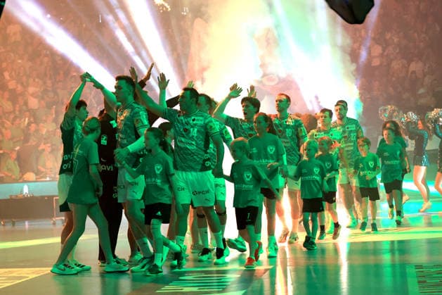 DEU, DHB, 1.HBL, Fuechse Berlin vs. Flensburg-Handewitt, 07.06.2026, Max-Schmeling-Halle, Berlin, DEU, DHB, 1.HBL, Fuechse Berlin vs. Flensburg-Handewitt, im Bild Fuechse-Spielerkreis, Lasse Andersson (Fuechse Berlin 11)