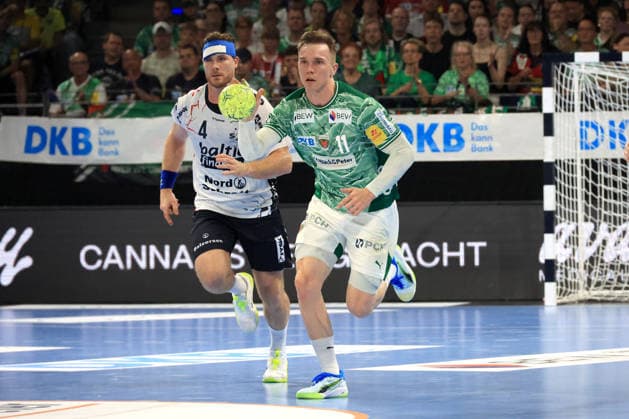 DEU, DHB, 1.HBL, Fuechse Berlin vs. Flensburg-Handewitt, 07.06.2026, Max-Schmeling-Halle, Berlin, DEU, DHB, 1.HBL, Fuechse Berlin vs. Flensburg-Handewitt, im Bild Lasse Andersson (Fuechse Berlin 11), Johannes Golla (Flensburg Handewitt 4)