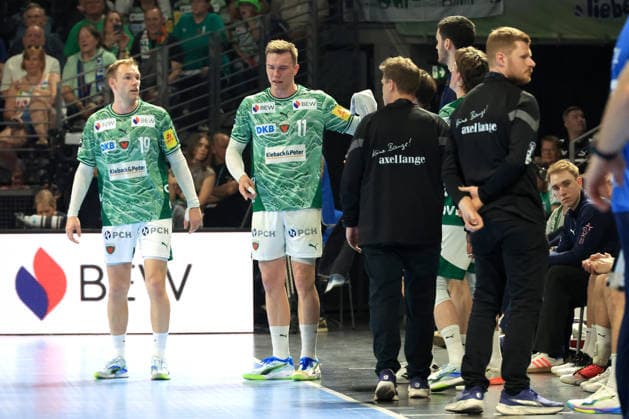 DEU, DHB, 1.HBL, Fuechse Berlin vs. Flensburg-Handewitt, 07.06.2026, Max-Schmeling-Halle, Berlin, DEU, DHB, 1.HBL, Fuechse Berlin vs. Flensburg-Handewitt, im Bild Mathias Gidsel (Fuechse Berlin 19), Lasse Andersson (Fuechse Berlin 11), Cheftrainer Nicolej Krickau (Fuechse Berlin)