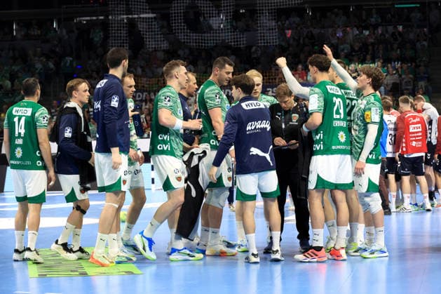 DEU, DHB, 1.HBL, Fuechse Berlin vs. Flensburg-Handewitt, 07.06.2026, Max-Schmeling-Halle, Berlin, DEU, DHB, 1.HBL, Fuechse Berlin vs. Flensburg-Handewitt, im Bild Fuechse-Spielerkreis, Cheftrainer Nicolej Krickau (Fuechse Berlin)