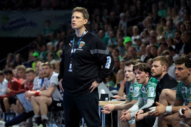 DEU, DHB, 1.HBL, Fuechse Berlin vs. Flensburg-Handewitt, 07.06.2026, Max-Schmeling-Halle, Berlin, DEU, DHB, 1.HBL, Fuechse Berlin vs. Flensburg-Handewitt, im Bild Cheftrainer Nicolej Krickau (Fuechse Berlin), Fuechse-Spielerbank