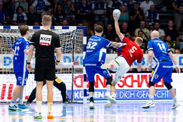 07.06.2026, GER, Handball, Maenner, Saison 25 26, Daikin 1.Bl, 34.Spieltag, ThSV Eisenach - HSV Hamburg (Handball Verein Hamburg) Justin Kurch (ThSV Eisenach,52), Timothy Reichmuth (ThSV Eisenach,5), Peter Walz (ThSV Eisenach,14) 99817 Eisenach Werner-Assmann-Halle Am Sportp Thueringen Deutschland