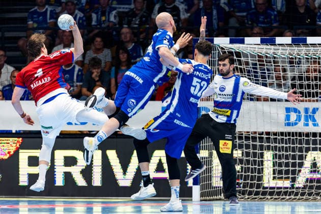 07.06.2026, GER, Handball, Maenner, Saison 25 26, Daikin 1.Bl, 34.Spieltag, ThSV Eisenach - HSV Hamburg (Handball Verein Hamburg) Andreas Magaard (Handball Sport Verein Hamburg), Peter Walz (ThSV Eisenach,14), Justin Kurch (ThSV Eisenach,52) 99817 Eisenach Werner-Assmann-Halle Am Sportp Thueringen Deutschland