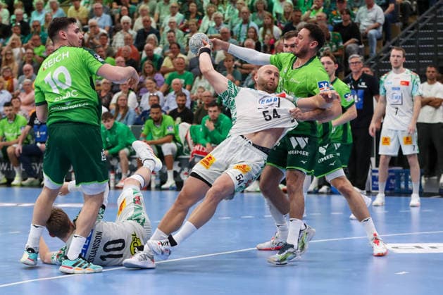 07.06.2026, xgox, Handball - Daikin HBL HSG Wetzlar - SC Magdeburg emspor, v.l. Gisli Thorgeir Kristjansson (Magdeburg, 10) , Josip Simic (Wetzlar, 10), Oscar Bergendahl (Magdeburg, 54), Ahmed Nafea (Wetzlar, 79) Zweikampf, Duell, Kampf, tackle Wetzlar
