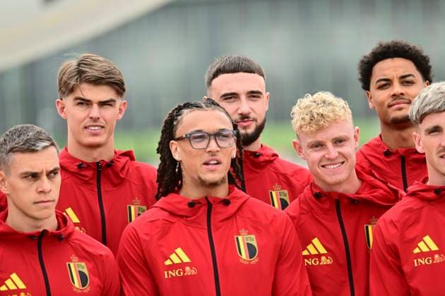 Belgian national football team - 2026 FIFA World Cup, WM, Weltmeisterschaft, Fussball - media activities 08 06 2026 ZAVENTEM, BELGIUM - JUNE 08 : Trossard Leandro forward of Belgium, De Ketelaere Charles midfielder of Belgium, Da Silva Moreira Diego midfielder of Belgium, Raskin Nicolas midfielder of Belgium, Seys Joaquin defender of Belgium, De Winter Koni defender of Belgium pictured at Brussels airport before takeoff towards Seattle ahead of the FIFA World Cup 2026 on June 8, 2026 in Zaventem, Belgium, 08 06 2026 Zaventem Belgium Copyright: xPeterxDexVoechtx