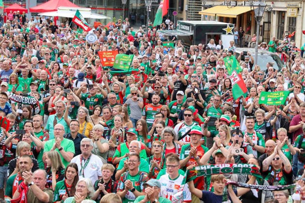 08.06.2026 ,xgox, Handball - Daikin HBL, Empfang und Feier am Rathaus mit dem SC Magdeburg emspor, v.l. Symbolfoto, Symbolbild, Symbol, Fans, Zuschauer, Publikum, Magdeburg Magdeburg