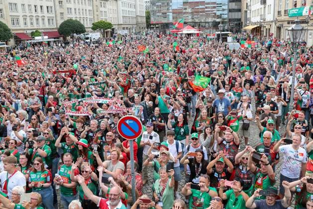 08.06.2026 ,xgox, Handball - Daikin HBL, Empfang und Feier am Rathaus mit dem SC Magdeburg emspor, v.l. Symbolfoto, Symbolbild, Symbol, Fans, Zuschauer, Publikum, Magdeburg Magdeburg