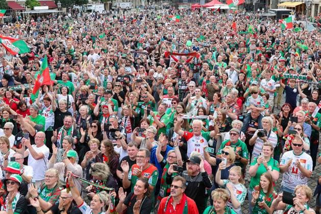 08.06.2026 ,xgox, Handball - Daikin HBL, Empfang und Feier am Rathaus mit dem SC Magdeburg emspor, v.l. Symbolfoto, Symbolbild, Symbol, Fans, Zuschauer, Publikum, Magdeburg Magdeburg