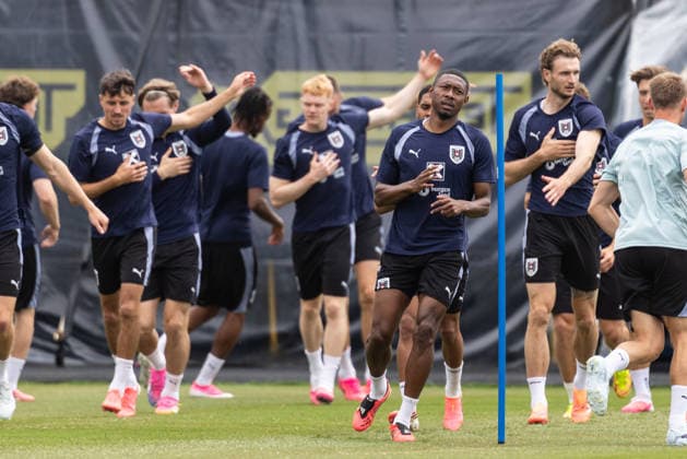 SOCCER - FIFA World Cup, WM, Weltmeisterschaft, Fussball 2026, preview SANTA BARBARA,CALIFORNIA,USA,08.JUN.26 - SOCCER - FIFA World Cup 2026, USA, Mexico, Canada, preview, OEFB, Oesterreichischer Fussball-Bund, training team AUT. Image shows David Alaba (AUT), Stefan Posch and the team of AUT. GEPAxpictures xArminxRauthner