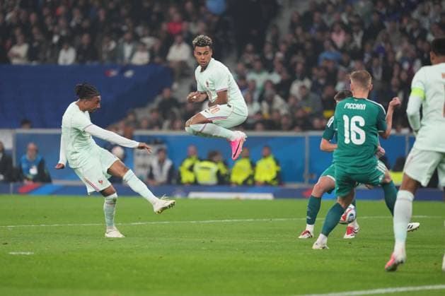Michael Olise of France puts his side 2-0 ahead France v Northern Ireland, International Friendly, Länderspiel, Nationalmannschaft Football, Decathlon Arena Stade Pierre-Mauroy, Lille, France - 08 Jun 2026Lille Decathlon Arena Stade Pierre-Mau France EDITORIAL USE ONLY No use with unauthorised audio, video, data, fixture lists, club league logos or live services. Online in-match use limited to 120 images, no video emulation. No use in betting, games or single club league player publications. Copyright: xDavexWinter Shutterstockx 16912920ay