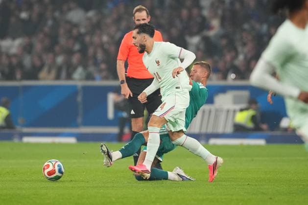 Rayan Cherki of France is tackled by Jamie Donley of Northern Ireland France v Northern Ireland, International Friendly, Länderspiel, Nationalmannschaft Football, Decathlon Arena Stade Pierre-Mauroy, Lille, France - 08 Jun 2026Lille Decathlon Arena Stade Pierre-Mau France EDITORIAL USE ONLY No use with unauthorised audio, video, data, fixture lists, club league logos or live services. Online in-match use limited to 120 images, no video emulation. No use in betting, games or single club league player publications. Copyright: xDavexWinter Shutterstockx 16912920bm