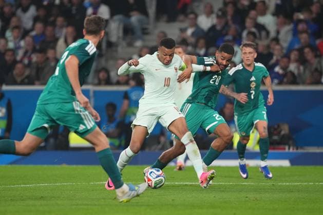 Kylian Mbappe of France takes on Brodie Spencer of Northern Ireland France v Northern Ireland, International Friendly, Länderspiel, Nationalmannschaft Football, Decathlon Arena Stade Pierre-Mauroy, Lille, France - 08 Jun 2026Lille Decathlon Arena Stade Pierre-Mau France EDITORIAL USE ONLY No use with unauthorised audio, video, data, fixture lists, club league logos or live services. Online in-match use limited to 120 images, no video emulation. No use in betting, games or single club league player publications. Copyright: xDavexWinter Shutterstockx 16912920nh
