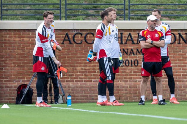 Team Arrival Germany, Base Camp, practice, FIFA World Cup, WM, Weltmeisterschaft, Fussball 2026, Winston-Salem OLIVER BAUMANN, MANUEL NEUER, ALEXANDER NÜBEL and coach ANDREAS KRONENBERG of DFB during day 1 practice for the FIFA World Cup 2026 at Wake Forest University™s Spry Stadium in Winston-Salem, North Carolina, United States, June 8, 2026. WINSTON-SALEM Spry Stadium North Carolina USA Copyright: xPaulxMoreax 1R8A5245