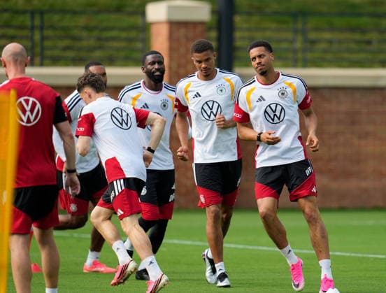 Antonio Ruediger (Deutschland, 2), Malick Thiaw (Deutschland, 24), und Felix Nmecha (Deutschland, 23) nimmt an der ersten Trainingseinheit der deutschen Nationalmannschaft im Trainingslager in North Carolina teil. USA, Deutsche Fussballnationalmannschaft, Base Camp, Winston-Salem, 08.06.2026 USA, Deutsche Fussballnationalmannschaft, Base Camp, Winston-Salem, 08.06.2026 Winston-Salem