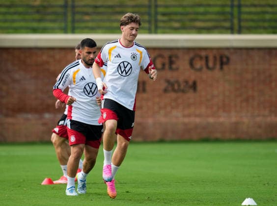 Deniz Undav (Deutschland, 26) und Angelo Stiller (Deutschland, 16) nimmt an der ersten Trainingseinheit der deutschen Nationalmannschaft im Trainingslager in North Carolina teil. USA, Deutsche Fussballnationalmannschaft, Base Camp, Winston-Salem, 08.06.2026 USA, Deutsche Fussballnationalmannschaft, Base Camp, Winston-Salem, 08.06.2026 Winston-Salem