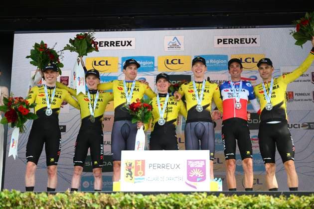 Tour Auvergne - Rhone-Alpes 2026 Stage 3 PERREUX, FRANCE - JUNE 09 : Jorgenson Matteo (USA) of Team Visma Lease a Bike, Affini Edoardo (ITA) of Team Visma Lease a Bike, Armirail Bruno (FRA) of Team Visma Lease a Bike, Hagenes Per Strand (NOR) of Team Visma Lease a Bike, Nordhagen Jorgen (NOR) of Team Visma Lease a Bike, Tulett Ben (GBR) of Team Visma Lease a Bike, Van Aert Wout (BEL) of Team Visma Lease a Bike pictured during the podium ceremony of stage 3 of the 78th edition of Tour Auvergne - Rhone-Alpes an UCI World Tour 2.UWT Team Time Trial stage for Men Elite of 28.4 km with start in Perreux and finish in Perreux on June 9, 2026 in Perreux, France, 09 06 2026 ( Motordriver Guy De Vuyst - Perreux France Copyright: xVincentxKalutx