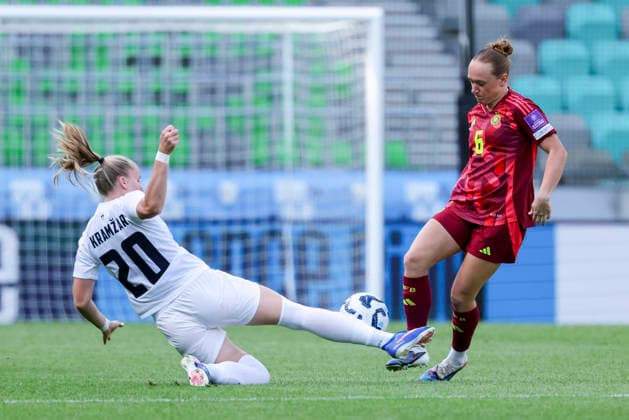 Ziva Rakovec (Slovenia) und Lisanne Graewe (Germany) kaempfen um den Ball, FIFA Women s World Cup 2027 Qualifier, Slovenia v Germany, Stadion Stozice am 09. June 2026 in Ljubljana, Slowenien. (Foto von Marco Steinbrenner DeFodi Images) Ziva Rakovec (Slovenia) und Lisanne Graewe (Germany) battle for the ball, FIFA Women s World Cup 2027 Qualifier, Slovenia v Germany, Stadion Stozice, June 9, 2026 in Ljubljana, Slovenia. (Photo by Marco Steinbrenner DeFodi Images) -