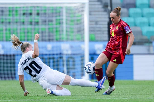 Ziva Rakovec (Slovenia) und Lisanne Graewe (Germany) kaempfen um den Ball, FIFA Women s World Cup 2027 Qualifier, Slovenia v Germany, Stadion Stozice am 09. June 2026 in Ljubljana, Slowenien. (Foto von Marco Steinbrenner DeFodi Images) Ziva Rakovec (Slovenia) und Lisanne Graewe (Germany) battle for the ball, FIFA Women s World Cup 2027 Qualifier, Slovenia v Germany, Stadion Stozice, June 9, 2026 in Ljubljana, Slovenia. (Photo by Marco Steinbrenner DeFodi Images) -