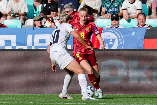 Dominika Conc (Slovenia) und Vivien Endemann (Germany) kaempfen um den Ball, FIFA Women s World Cup 2027 Qualifier, Slovenia v Germany, Stadion Stozice am 09. June 2026 in Ljubljana, Slowenien. (Foto von Marco Steinbrenner DeFodi Images) Dominika Conc (Slovenia) und Vivien Endemann (Germany) battle for the ball, FIFA Women s World Cup 2027 Qualifier, Slovenia v Germany, Stadion Stozice, June 9, 2026 in Ljubljana, Slovenia. (Photo by Marco Steinbrenner DeFodi Images) -