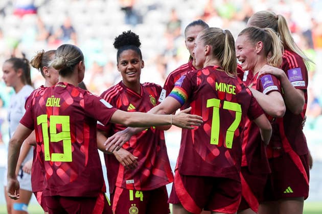 Klara Buehl (Germany), Shekiera Martinez (Germany), Janina Minge (Germany), Sarai Linder (Germany) und Camilla Kuever (Germany) jubeln, FIFA Women s World Cup 2027 Qualifier, Slovenia v Germany, Stadion Stozice am 09. June 2026 in Ljubljana, Slowenien. (Foto von Marco Steinbrenner DeFodi Images) Klara Buehl (Germany), Shekiera Martinez (Germany), Janina Minge (Germany), Sarai Linder (Germany) und Camilla Kuever (Germany) cheer, FIFA Women s World Cup 2027 Qualifier, Slovenia v Germany, Stadion Stozice, June 9, 2026 in Ljubljana, Slovenia. (Photo by Marco Steinbrenner DeFodi Images) -