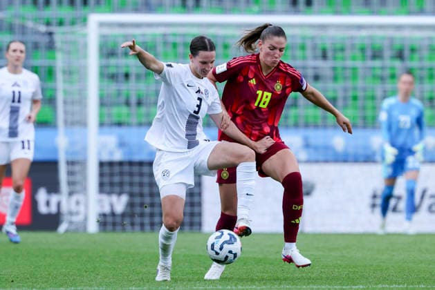 Sara Agrez (Slovenia) und Melissa Koessler (Germany) kaempfen um den Ball, FIFA Women s World Cup 2027 Qualifier, Slovenia v Germany, Stadion Stozice am 09. June 2026 in Ljubljana, Slowenien. (Foto von Marco Steinbrenner DeFodi Images) Sara Agrez (Slovenia) und Melissa Koessler (Germany) battle for the ball, FIFA Women s World Cup 2027 Qualifier, Slovenia v Germany, Stadion Stozice, June 9, 2026 in Ljubljana, Slovenia. (Photo by Marco Steinbrenner DeFodi Images) -
