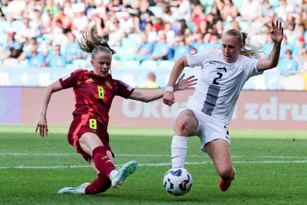 Vivien Endemann (Germany) und Lana Golob (Slovenia) kaempfen um den Ball, FIFA Women s World Cup 2027 Qualifier, Slovenia v Germany, Stadion Stozice am 09. June 2026 in Ljubljana, Slowenien. (Foto von Marco Steinbrenner DeFodi Images) Vivien Endemann (Germany) und Lana Golob (Slovenia) battle for the ball, FIFA Women s World Cup 2027 Qualifier, Slovenia v Germany, Stadion Stozice, June 9, 2026 in Ljubljana, Slovenia. (Photo by Marco Steinbrenner DeFodi Images) -