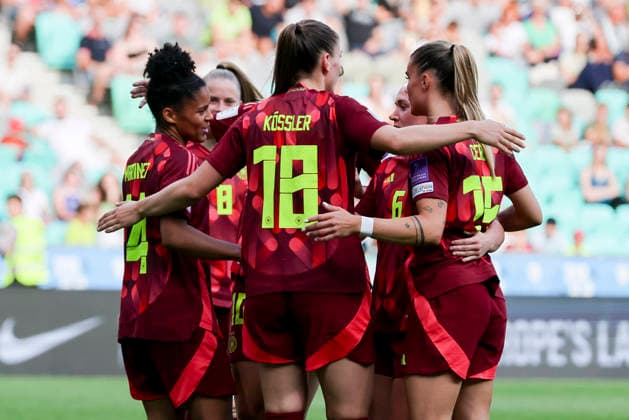 Shekiera Martinez (Germany) bejubelt ihren Treffer mit den Teamkolleginnen, FIFA Women s World Cup 2027 Qualifier, Slovenia v Germany, Stadion Stozice am 09. June 2026 in Ljubljana, Slowenien. (Foto von Marco Steinbrenner DeFodi Images) Shekiera Martinez (Germany) celebrates her goal with teammates, FIFA Women s World Cup 2027 Qualifier, Slovenia v Germany, Stadion Stozice, June 9, 2026 in Ljubljana, Slovenia. (Photo by Marco Steinbrenner DeFodi Images) -