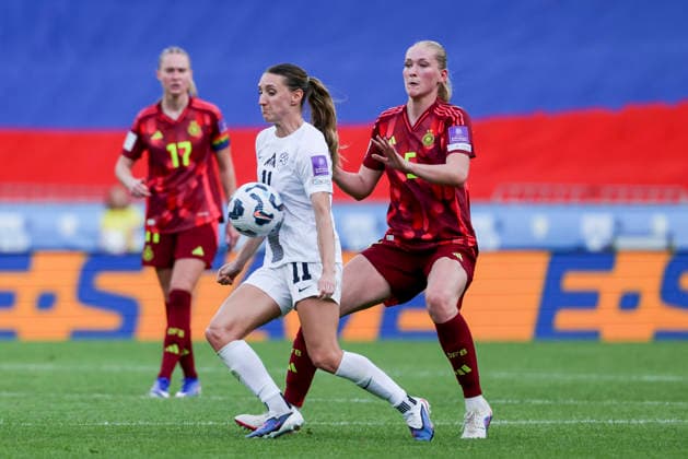 Lara Prasnikar (Slovenia) und Camilla Kuever (Germany) kaempfen um den Ball, FIFA Women s World Cup 2027 Qualifier, Slovenia v Germany, Stadion Stozice am 09. June 2026 in Ljubljana, Slowenien. (Foto von Marco Steinbrenner DeFodi Images) Lara Prasnikar (Slovenia) und Camilla Kuever (Germany) battle for the ball, FIFA Women s World Cup 2027 Qualifier, Slovenia v Germany, Stadion Stozice, June 9, 2026 in Ljubljana, Slovenia. (Photo by Marco Steinbrenner DeFodi Images) -