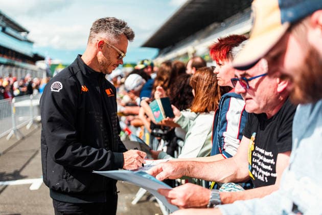 24 HEURES DU MANS 2026 - TUESDAY LOTTERER Andrà (ger), Genesis Magma Racing, Genesis GMR-001 17, Hypercar, portrait, autograph session, during the 24 Hours of Le Mans 2026, 3rd round of the 2026 FIA World Endurance Championship, on June 9, 2026 on the Circuit des 24 Heures du Mans in Le Mans, France - Copyright: xAndreaxLorenzinax