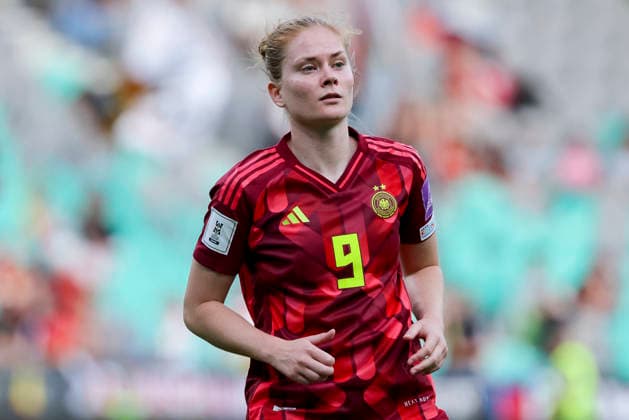 Sjoeke Nuesken (Germany) schaut, FIFA Women s World Cup 2027 Qualifier, Slovenia v Germany, Stadion Stozice am 09. June 2026 in Ljubljana, Slowenien. (Foto von Marco Steinbrenner DeFodi Images) Sjoeke Nuesken (Germany) looks on, FIFA Women s World Cup 2027 Qualifier, Slovenia v Germany, Stadion Stozice, June 9, 2026 in Ljubljana, Slovenia. (Photo by Marco Steinbrenner DeFodi Images) -