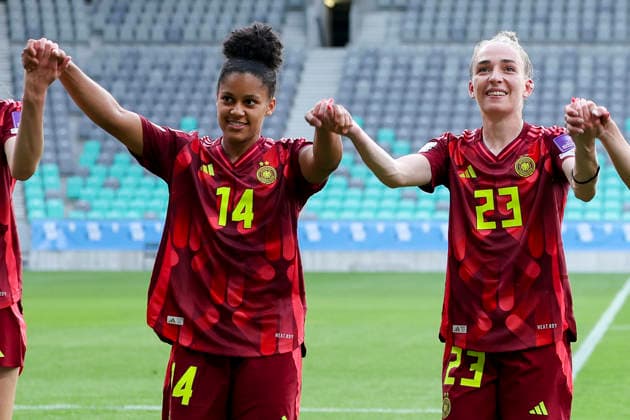 Shekiera Martinez (Germany) und Sophia KLeinherne (Germany) jubeln, FIFA Women s World Cup 2027 Qualifier, Slovenia v Germany, Stadion Stozice am 09. June 2026 in Ljubljana, Slowenien. (Foto von Marco Steinbrenner DeFodi Images) Shekiera Martinez (Germany) und Sophia KLeinherne (Germany) cheer, FIFA Women s World Cup 2027 Qualifier, Slovenia v Germany, Stadion Stozice, June 9, 2026 in Ljubljana, Slovenia. (Photo by Marco Steinbrenner DeFodi Images) -
