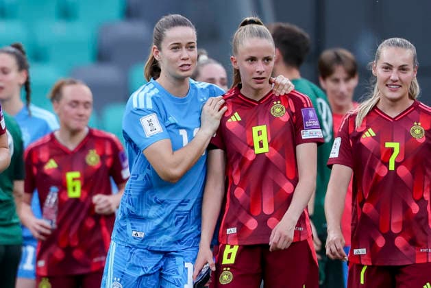 Torhueterin Stina Johannes (Germany) und Vivien Endemann (Germany) unterhalten sich, FIFA Women s World Cup 2027 Qualifier, Slovenia v Germany, Stadion Stozice am 09. June 2026 in Ljubljana, Slowenien. (Foto von Marco Steinbrenner DeFodi Images) Torhueterin Stina Johannes (Germany) und Vivien Endemann (Germany) talk together, FIFA Women s World Cup 2027 Qualifier, Slovenia v Germany, Stadion Stozice, June 9, 2026 in Ljubljana, Slovenia. (Photo by Marco Steinbrenner DeFodi Images) -