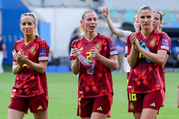 Kathrin Hendrich (Germany), Sarai Linder (Germany) und Melissa Koessler (Germany) jubeln, FIFA Women s World Cup 2027 Qualifier, Slovenia v Germany, Stadion Stozice am 09. June 2026 in Ljubljana, Slowenien. (Foto von Marco Steinbrenner DeFodi Images) Kathrin Hendrich (Germany), Sarai Linder (Germany) und Melissa Koessler (Germany) cheer, FIFA Women s World Cup 2027 Qualifier, Slovenia v Germany, Stadion Stozice, June 9, 2026 in Ljubljana, Slovenia. (Photo by Marco Steinbrenner DeFodi Images) -